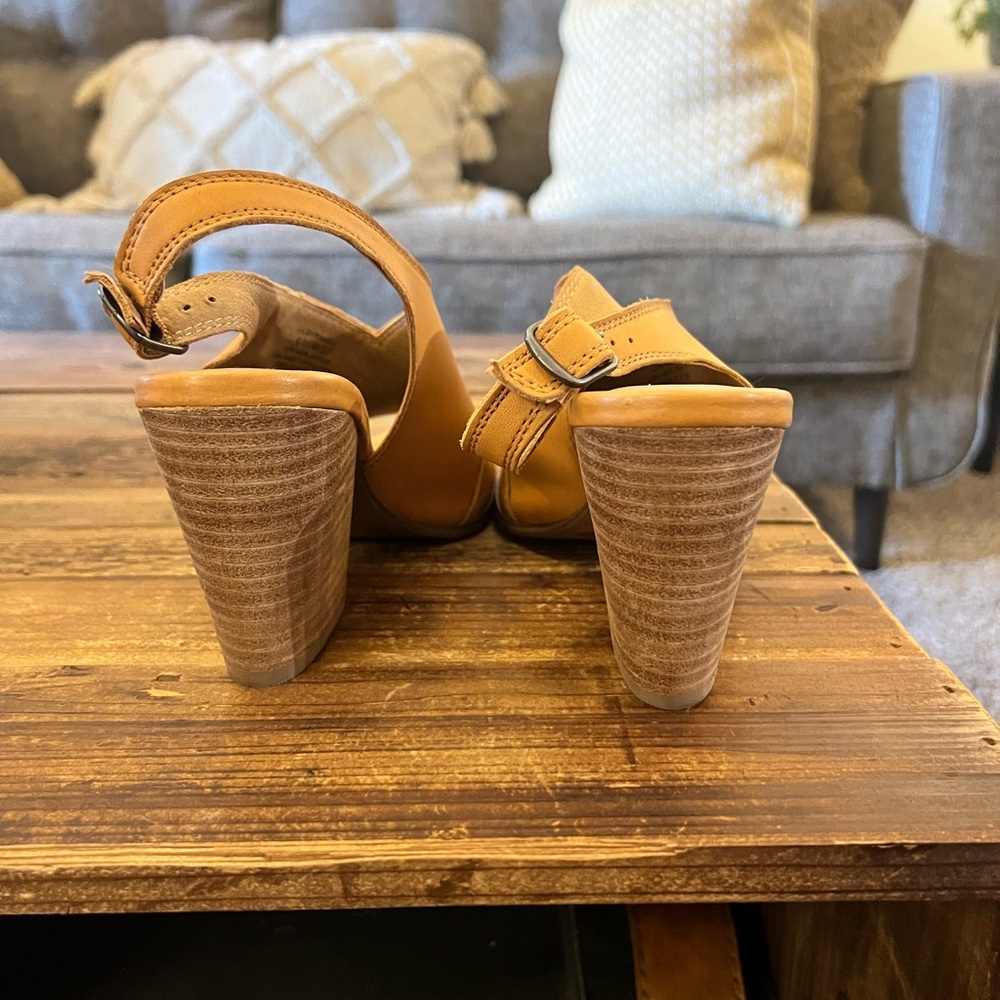 Lucky Brand block stacked heel peep toe shoe - Picture 5 of 7